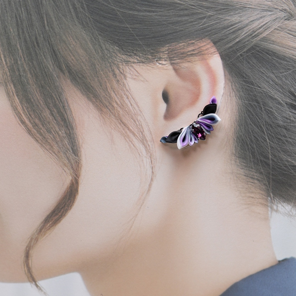 つまみ細工イヤーカフ<ディープシベリアン>