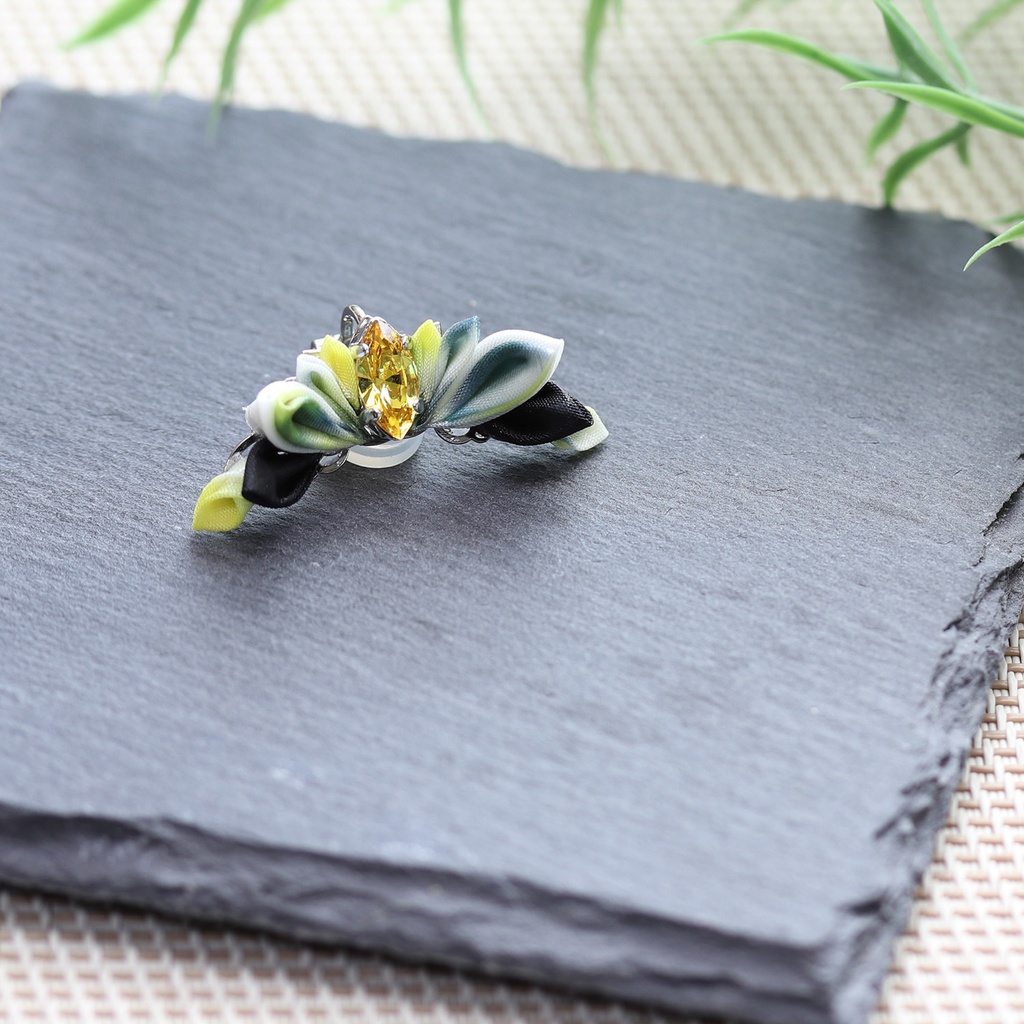 つまみ細工イヤーカフ<シトリン>