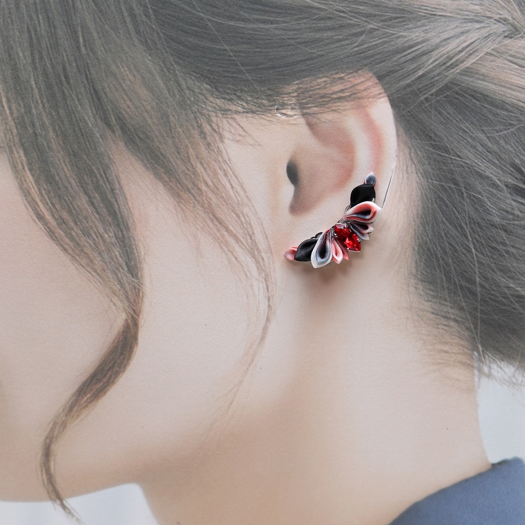 つまみ細工イヤーカフ<ストロベリークォーツ>