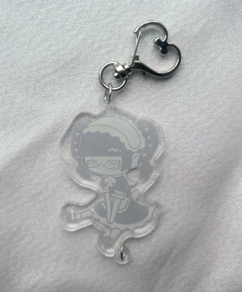 【メイド萌だニョ】アクリルキーホルダー:おすわりメイド