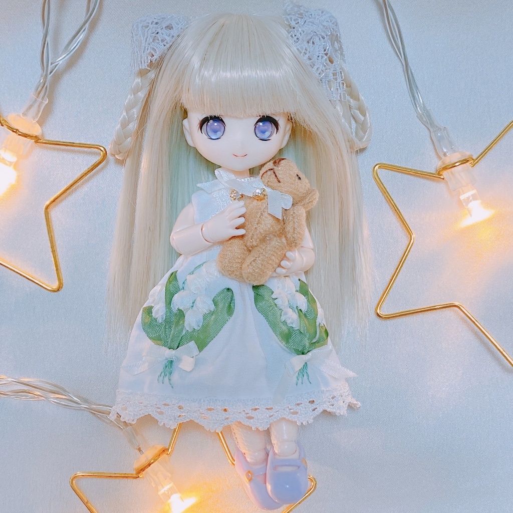 すずらんブーケの刺繍ワンピースとくまちゃん*。゚white