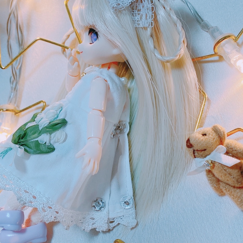 すずらんブーケの刺繍ワンピースとくまちゃん*。゚white