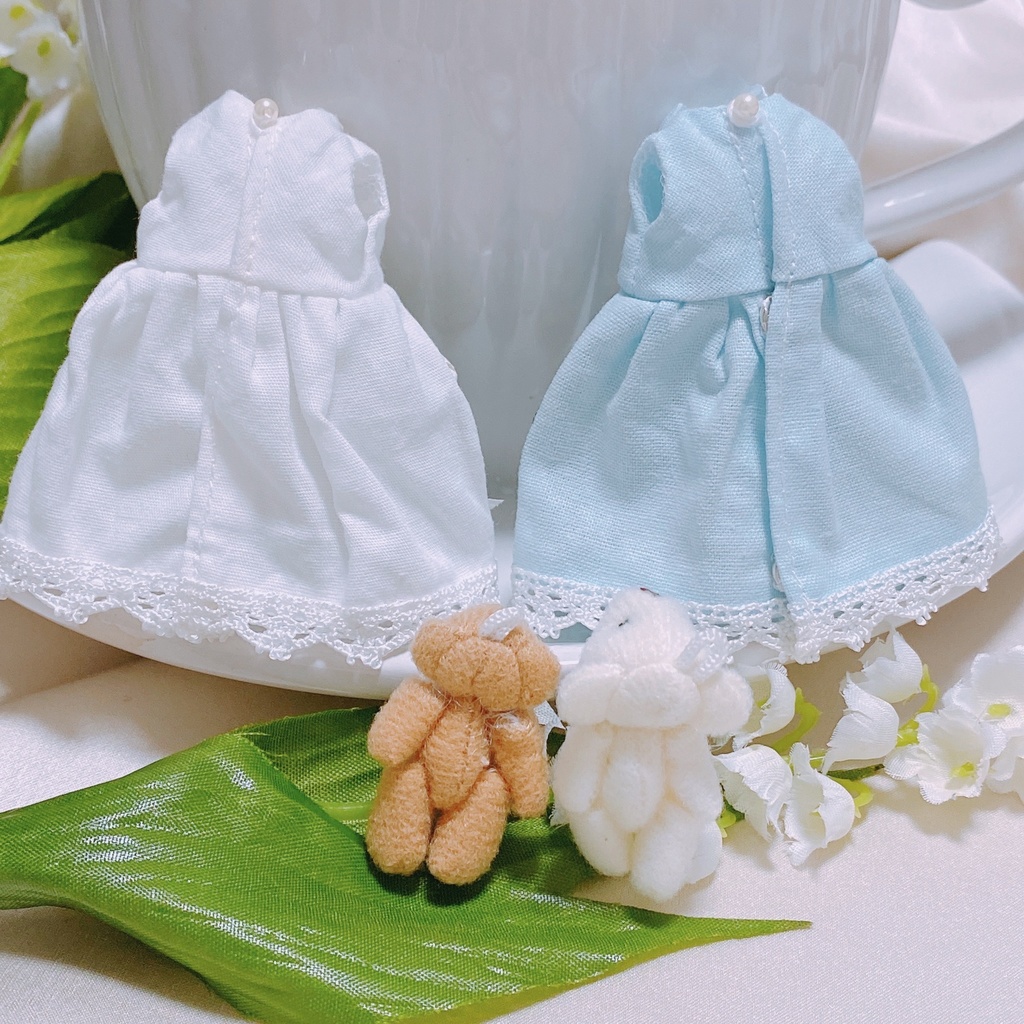 すずらんブーケの刺繍ワンピースとくまちゃん*。゚white