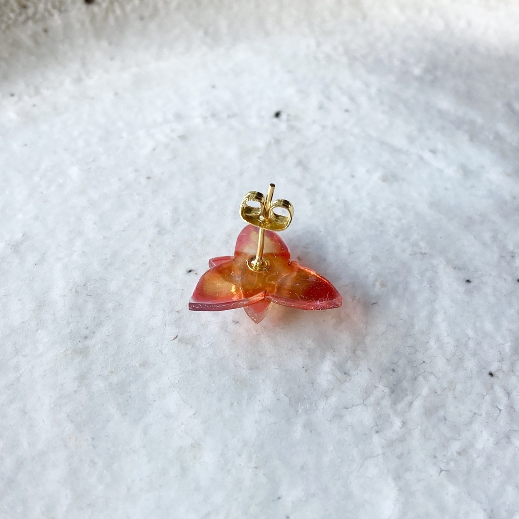 チグリジアのピアス