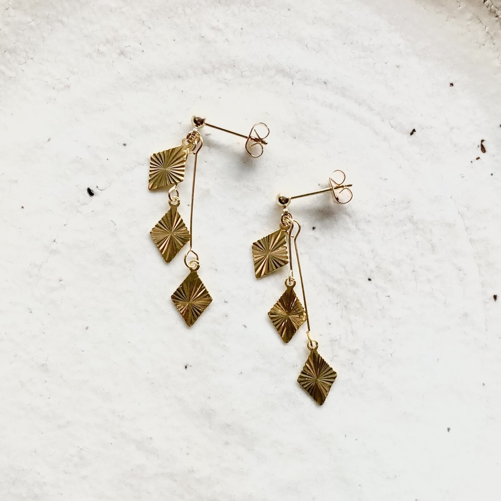 ジェイド・フロイドのアレンジピアス ゴールド