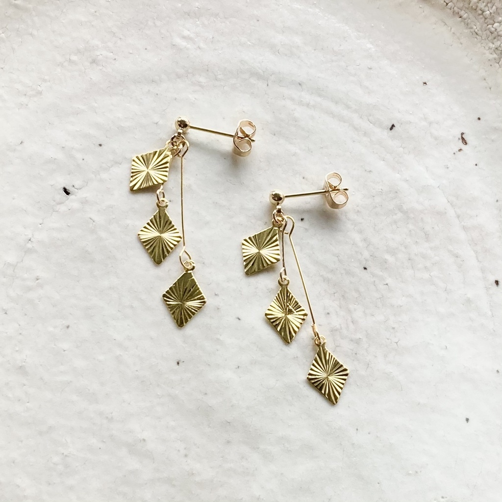 ジェイド・フロイドのアレンジピアス ゴールド