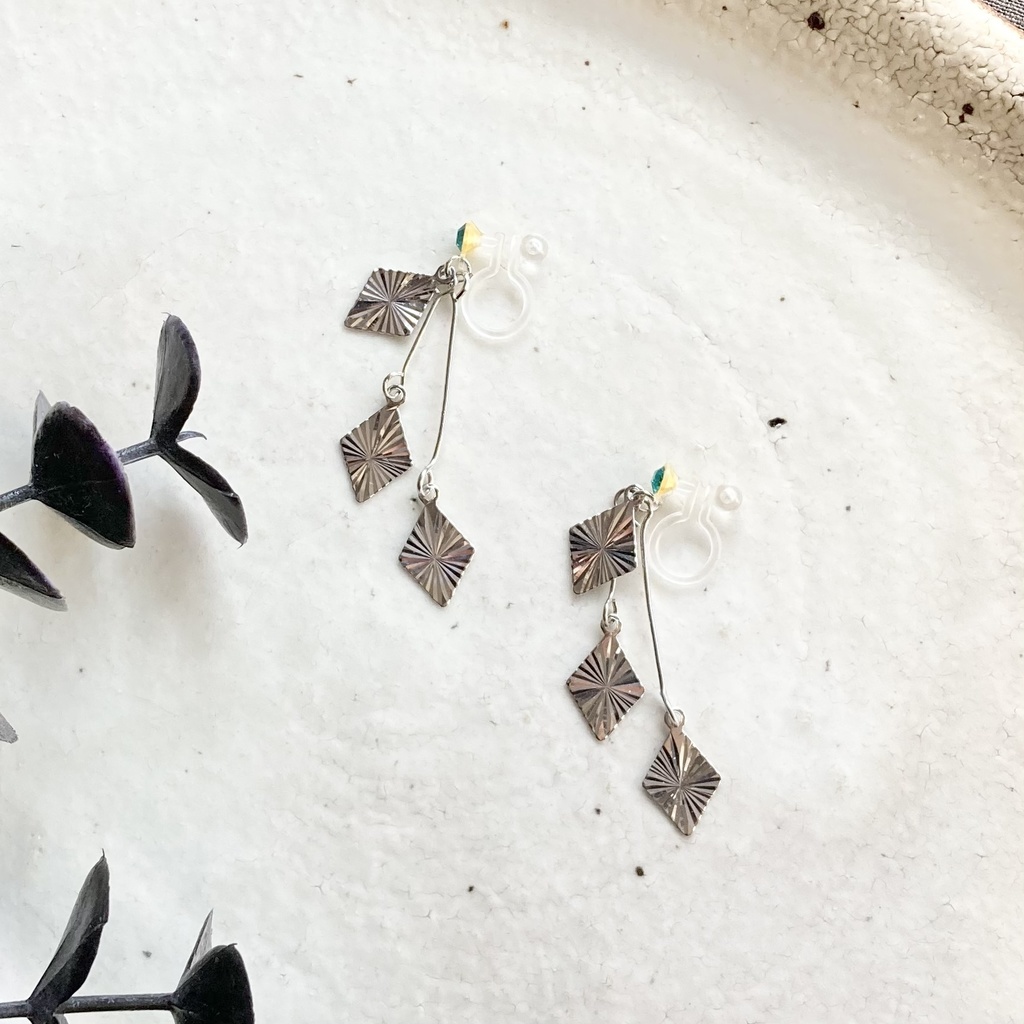 ジェイド・フロイドのアレンジイヤリング シルバー