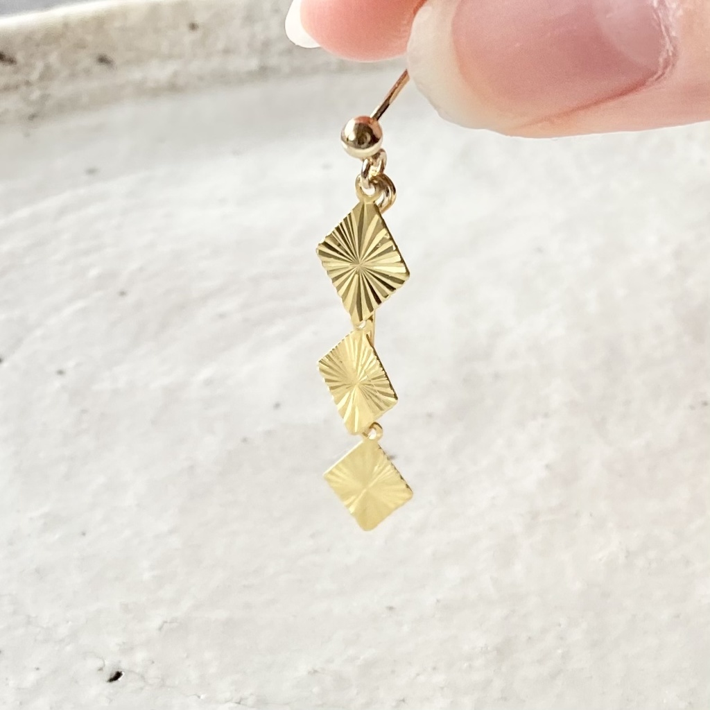 ジェイド・フロイドのアレンジピアス ゴールド 片耳