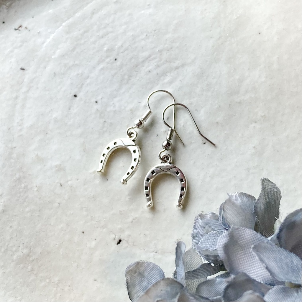 ホースシューのピアス シルバー