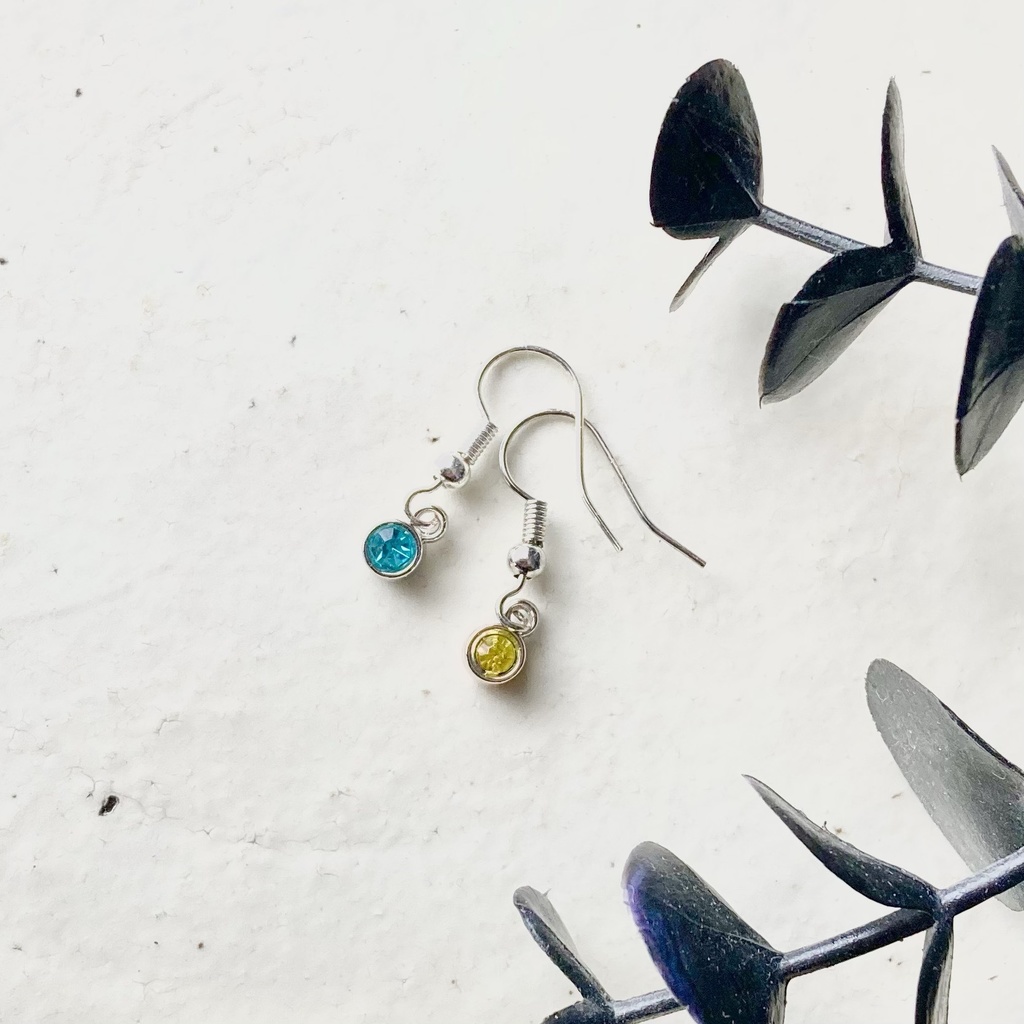 選べる推しカラーのビジューピアス