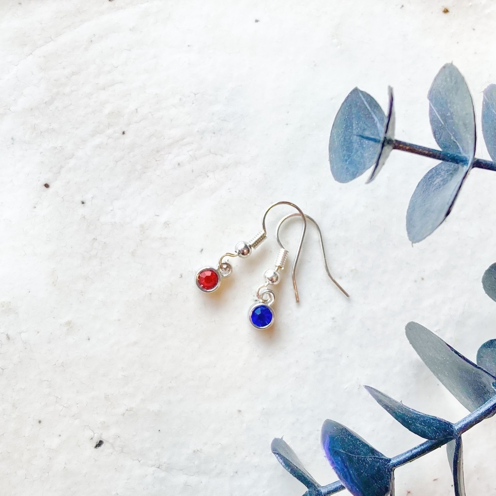 選べる推しカラーのビジューピアス