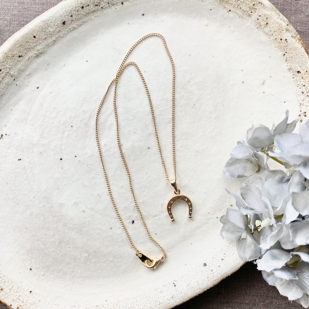 ホースシューのペンダント ゴールド