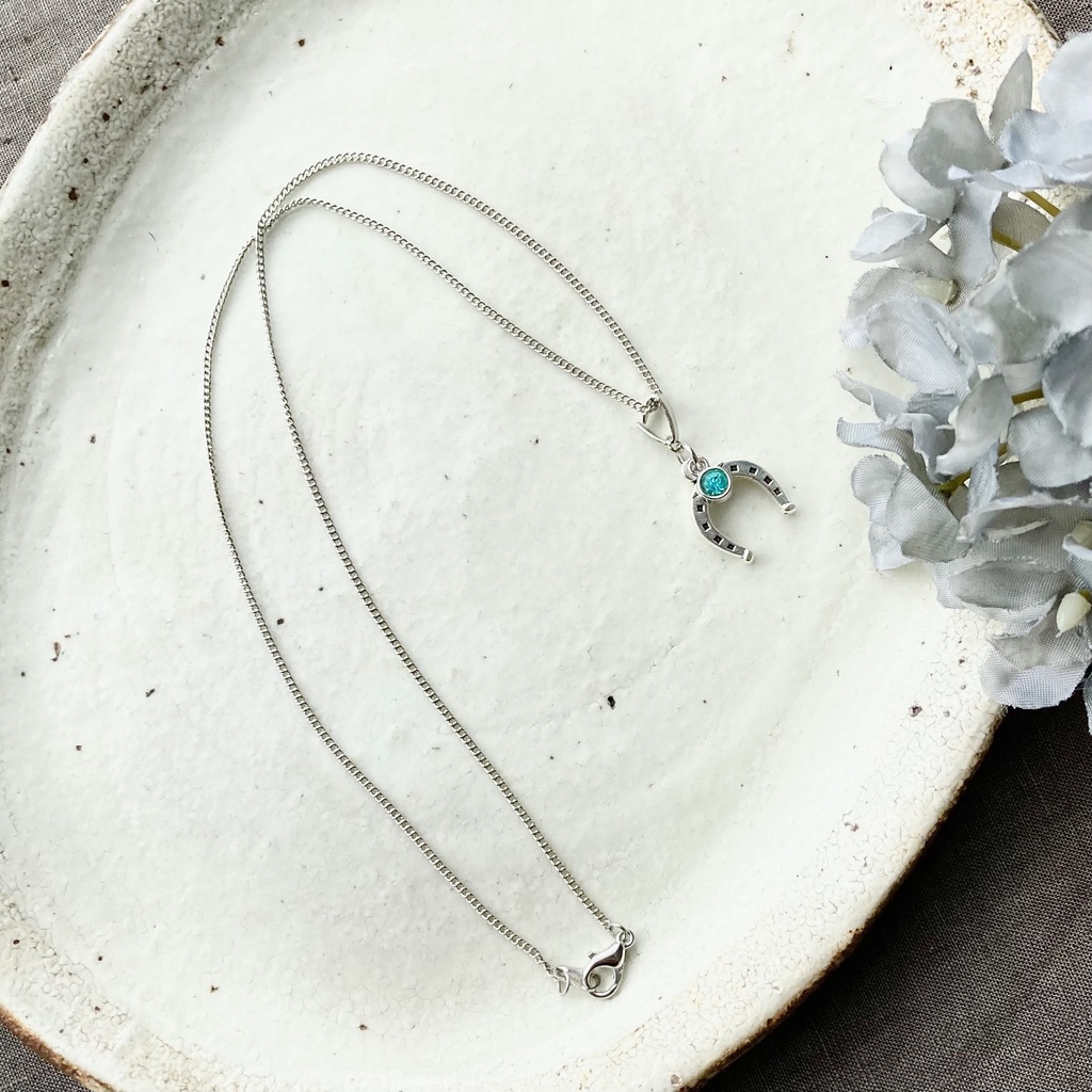 選べる推しカラーの馬蹄ペンダント