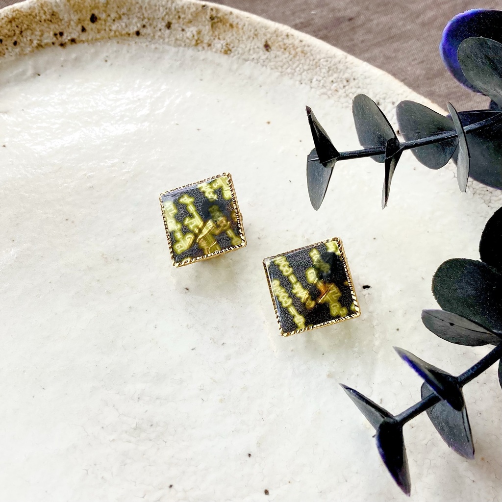 アグネスタキオン(固有演出)イメージイヤリング メンズにも!