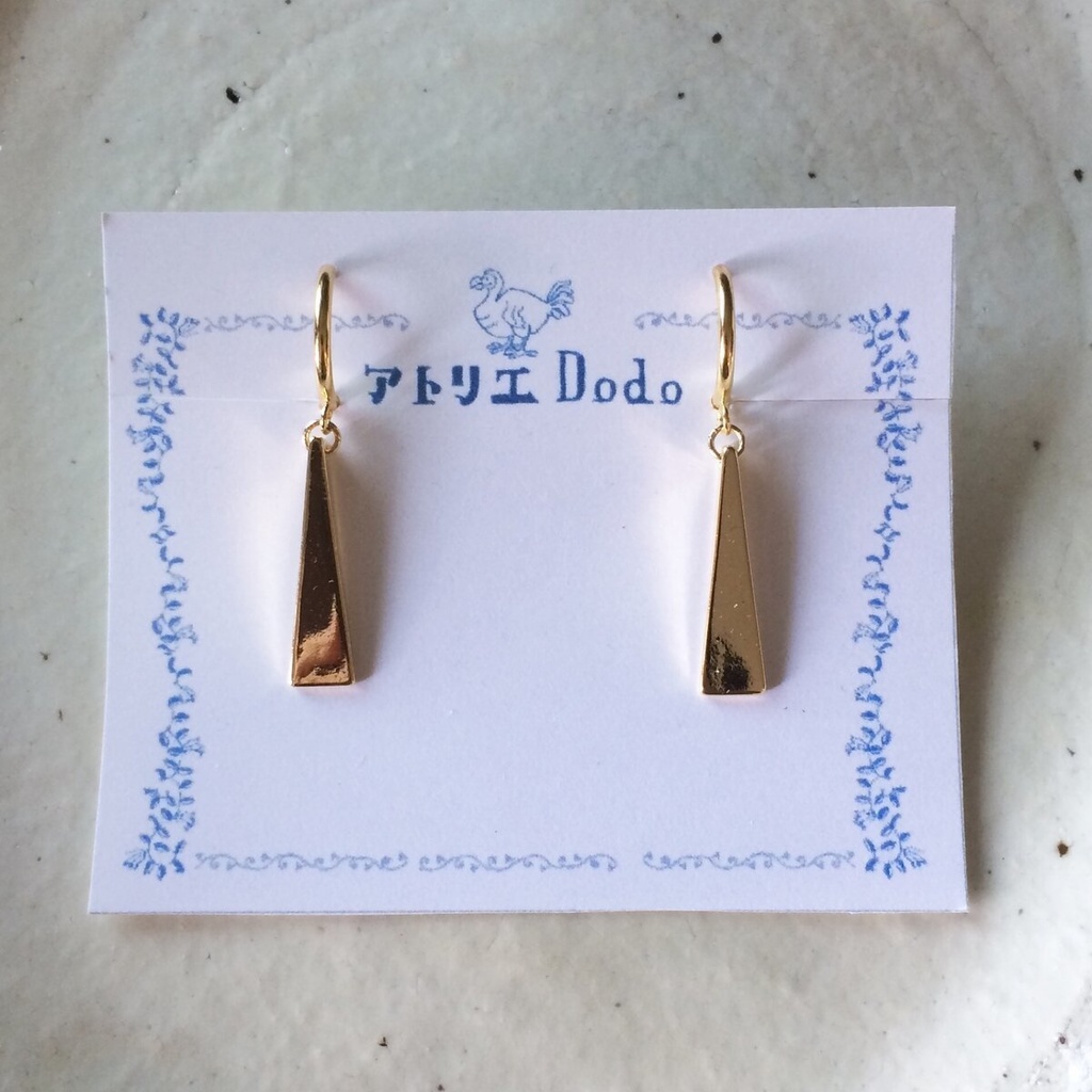 トライアングルのフープイヤリング_お呼ばれ・メンズにも!