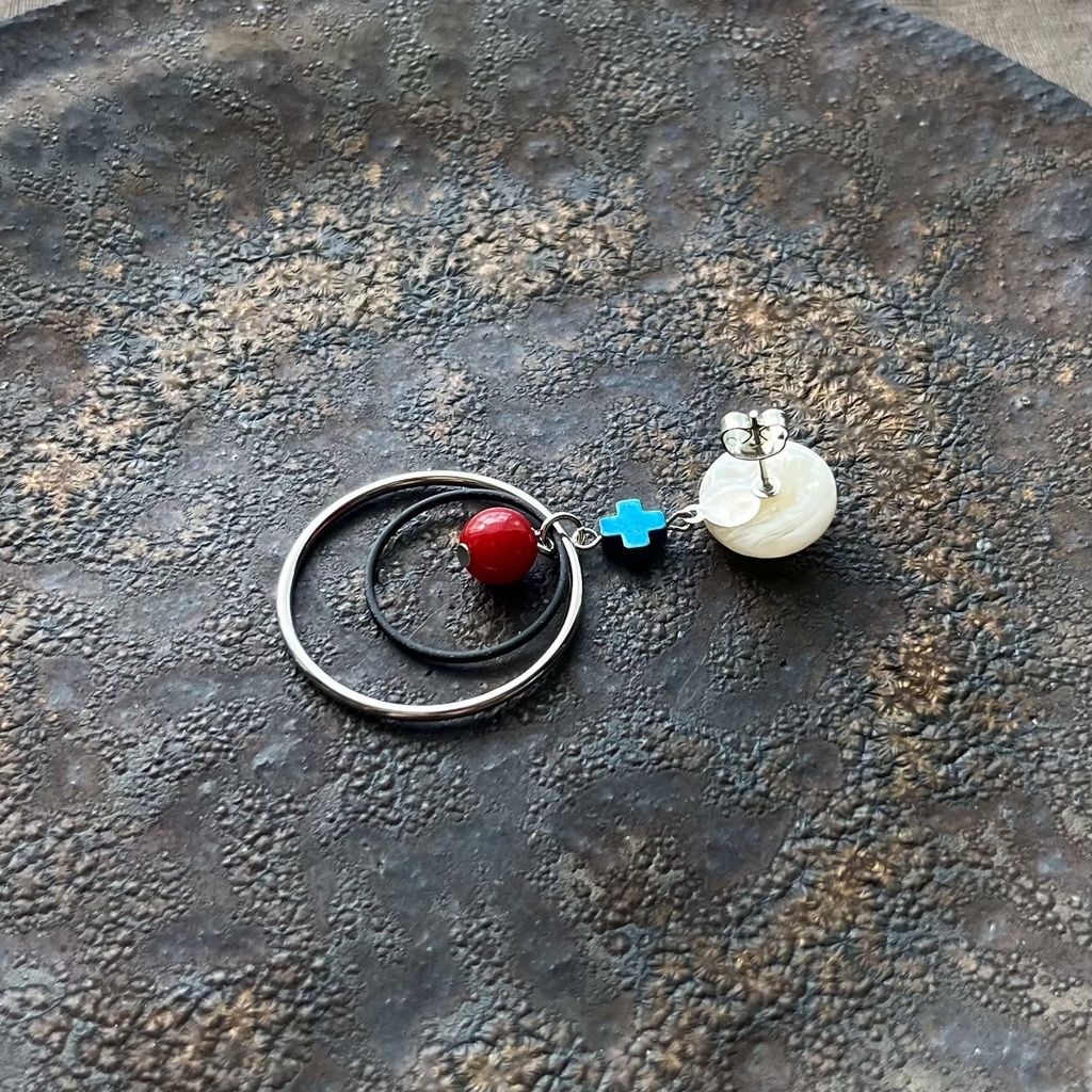 ボタン(ポケモンSV)イメージピアス