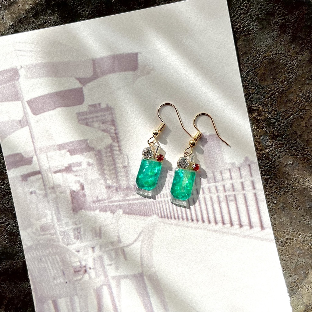 クリームソーダのピアス(ゲ謎イメージ)