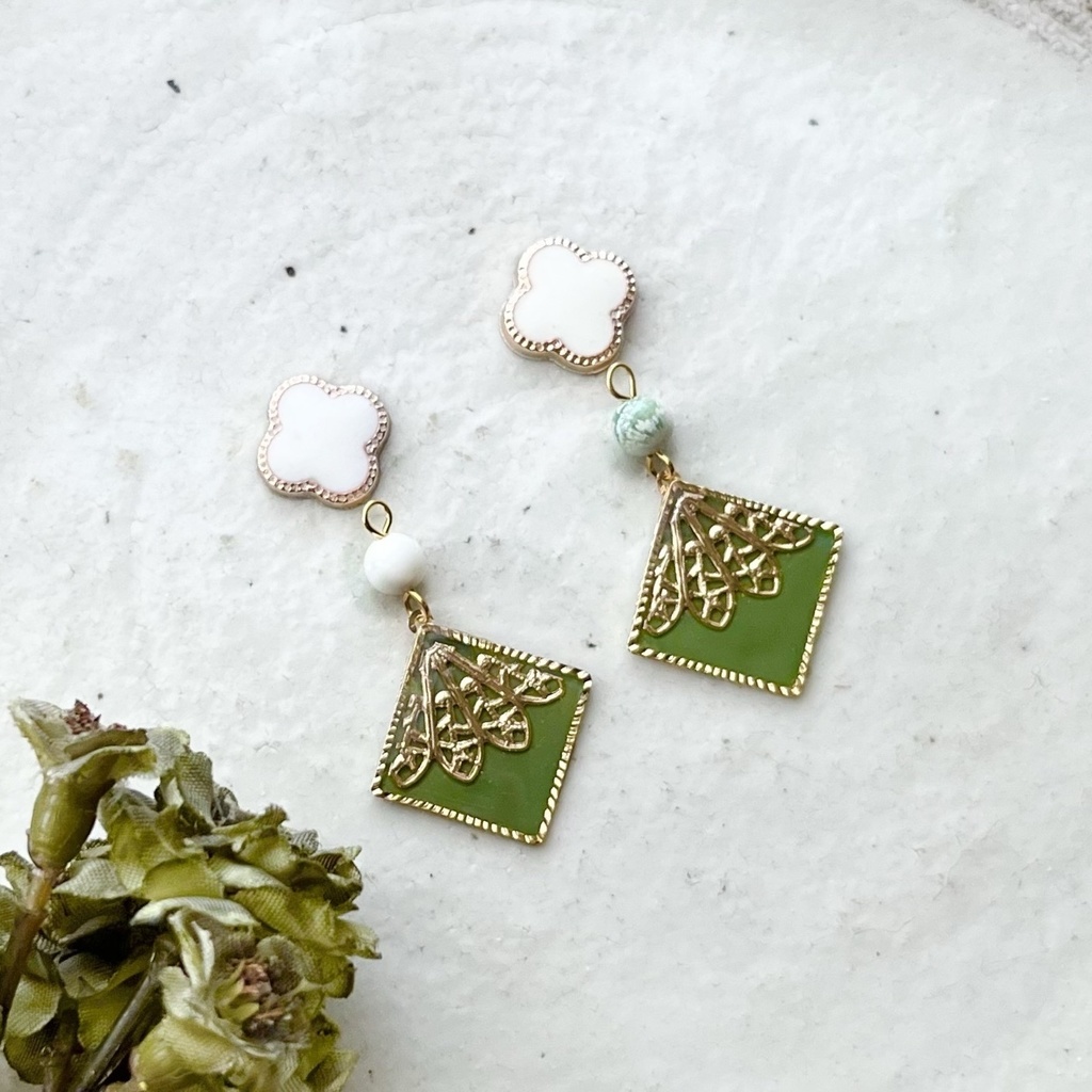 ミスルン(ダンジョン飯)イメージイヤリング 天然石使用