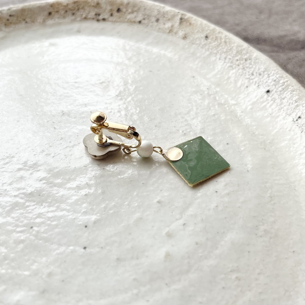 ミスルン(ダンジョン飯)イメージイヤリング 天然石使用