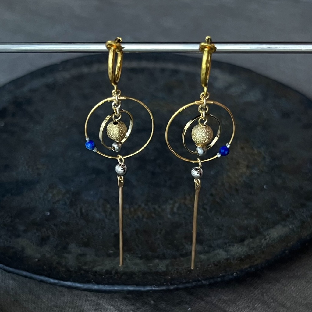 地動説のイヤリング/ピアス(チ。-地球を動かす-イメージ)