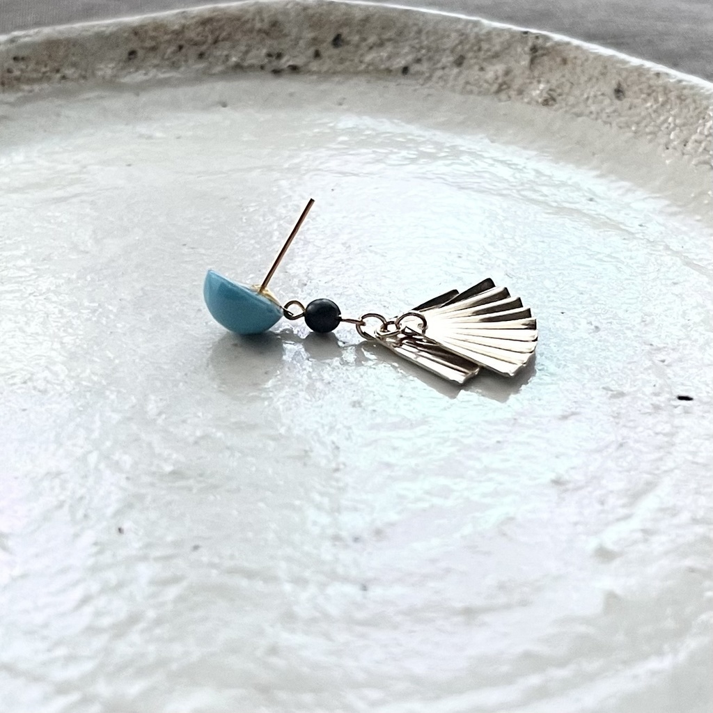 メジロドーベル私服イメージピアス