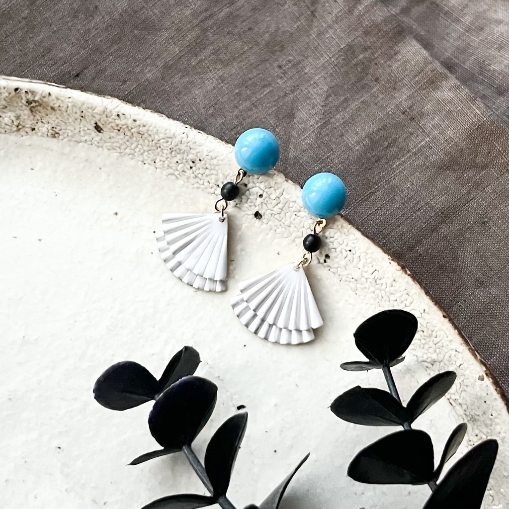 メジロドーベル私服イメージピアス