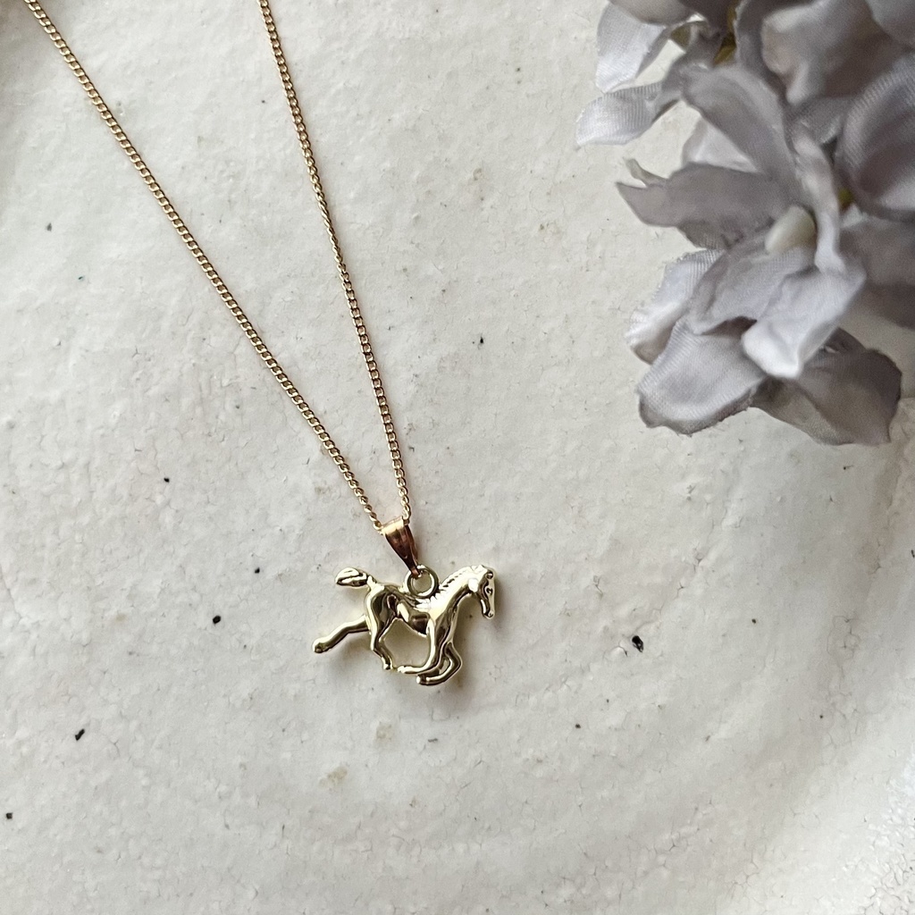 走る当歳馬のネックレス メンズにも!