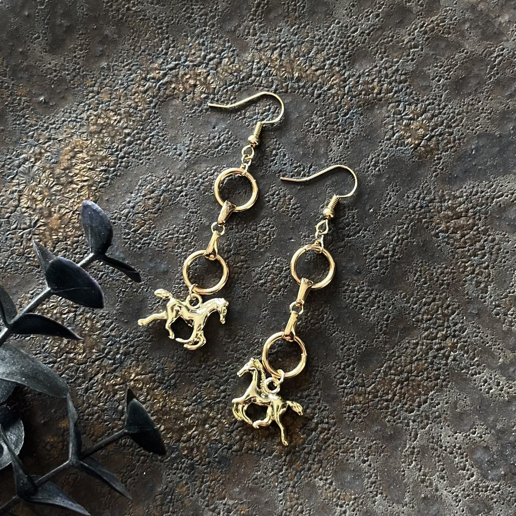 馬とハミのイヤリング/ピアス メンズにも！