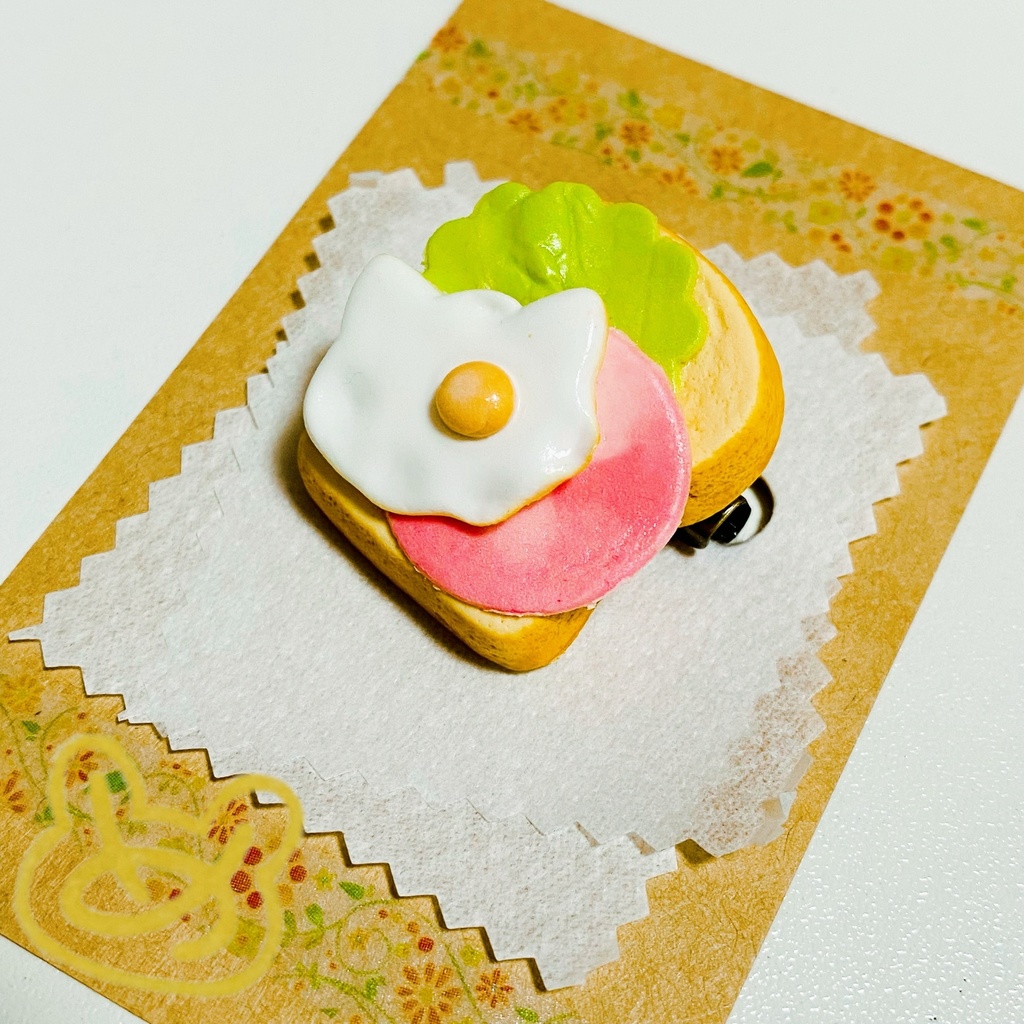 パンのせのせブローチ