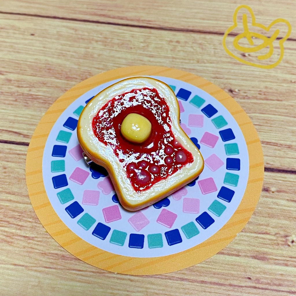 パンたっぷりぬりブローチ