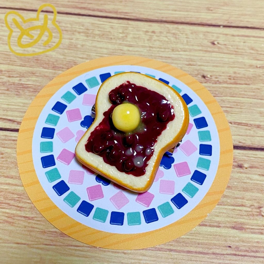 パンたっぷりぬりブローチ