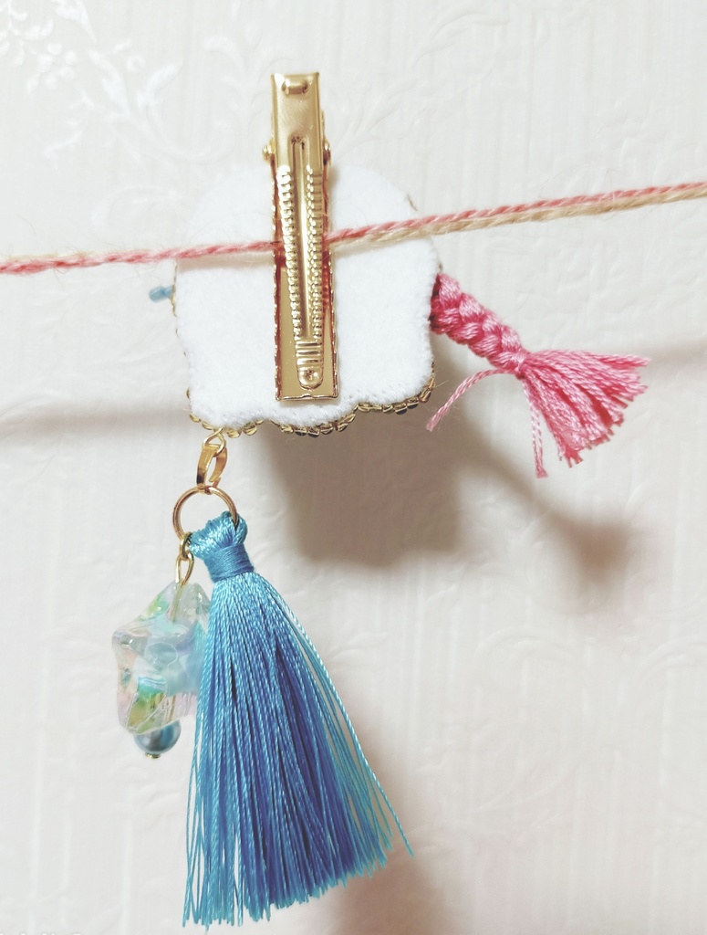 ビーズ刺繍 アマビエさま クリップチャーム(髪色ピンク)ハンドメイド