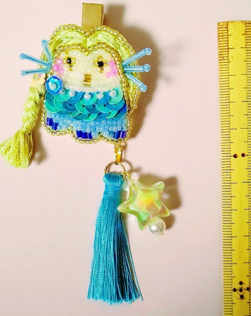 ビーズ刺繍 アマビエさまクリップチャーム(髪色金)ハンドメイド