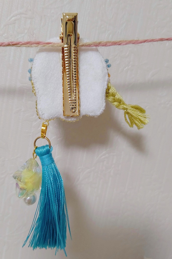 ビーズ刺繍 アマビエさまクリップチャーム(髪色金)ハンドメイド