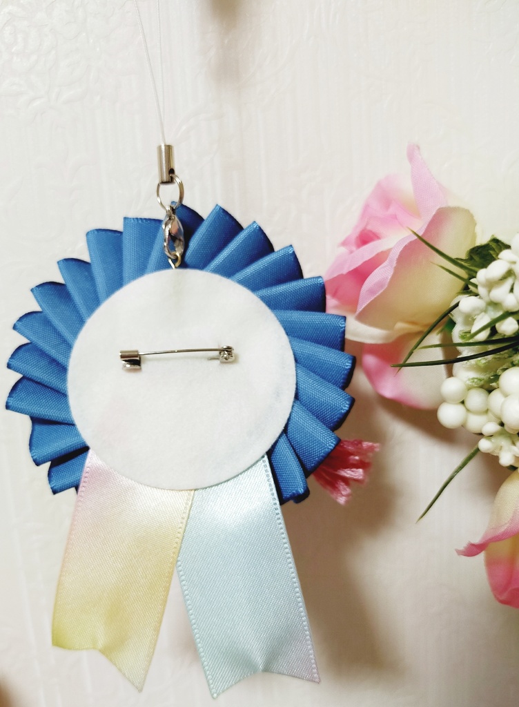 ビーズ刺繍 アマビさまロゼット(青サテン.髪色ピンク)ハンドメイド