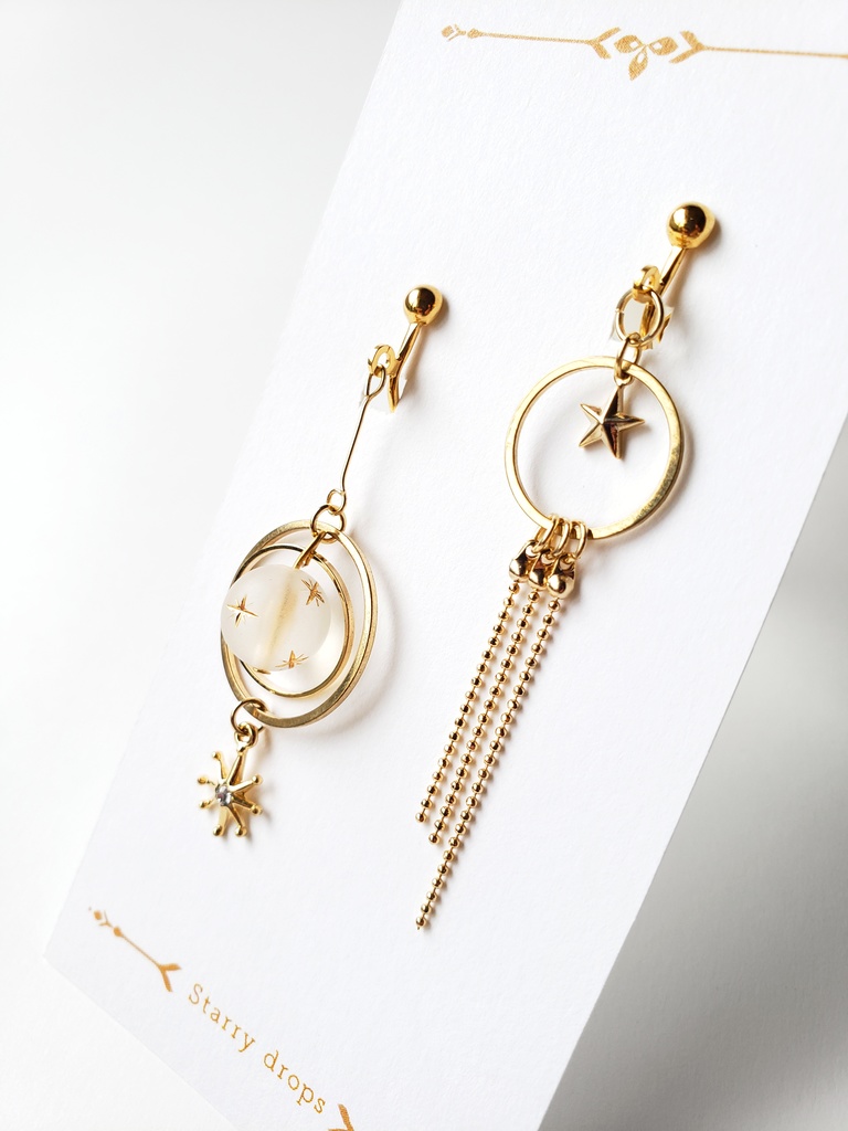 天球儀のイヤリング（白）