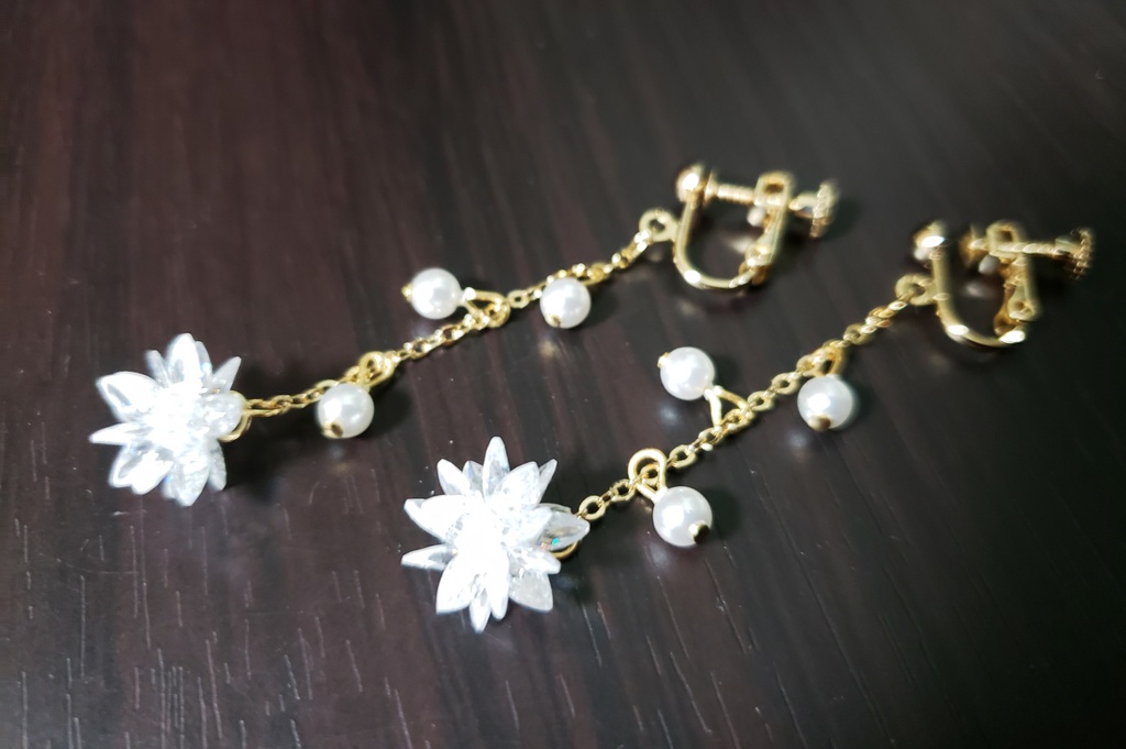 キュービックジルコニアとパールのイヤリング