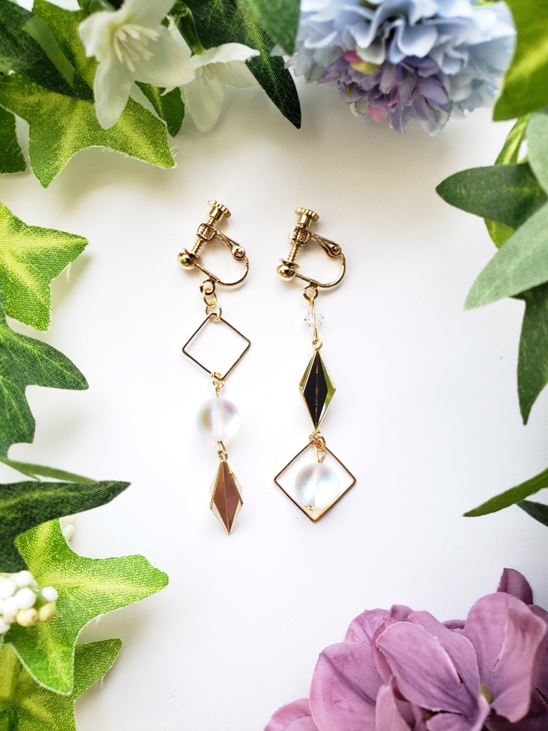 ルナフラッシュのアシンメトリーイヤリング