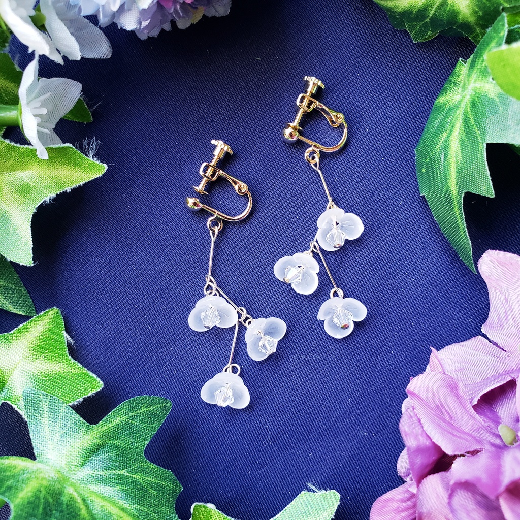 小花の三連イヤリング