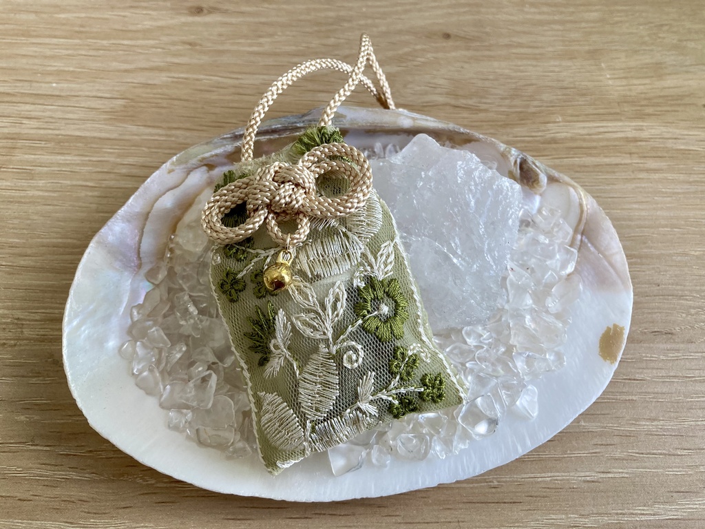 印度刺繍香守[緑・金・金]