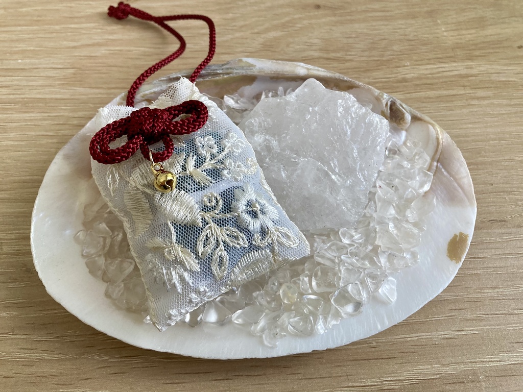 印度刺繍香守[白・濃赤・金]