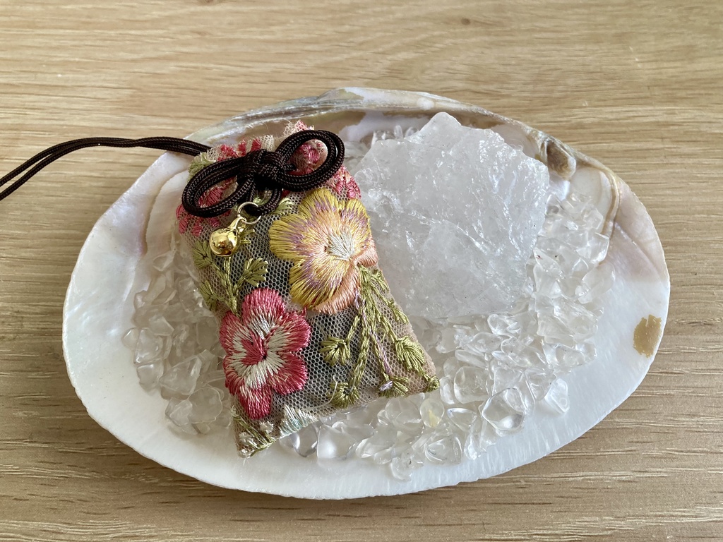 印度刺繍香守[花(ピンク)・茶・金]