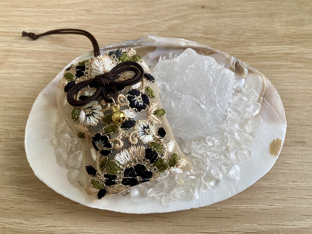 印度刺繍香守[花(青)・茶・金]
