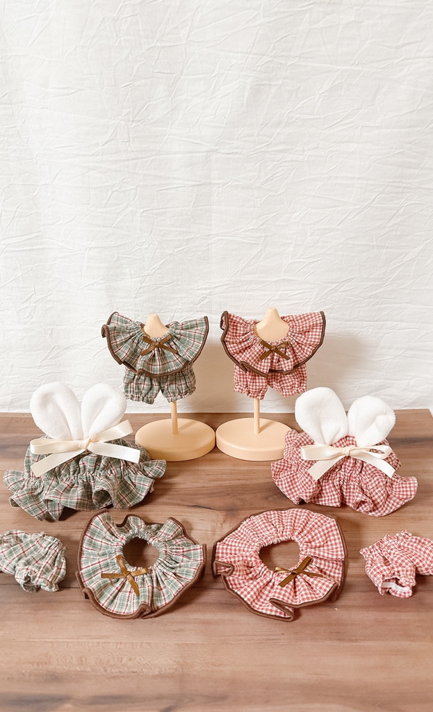 frill bib set