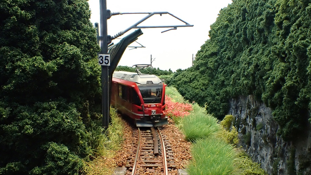 脱線防止ガードホルダー