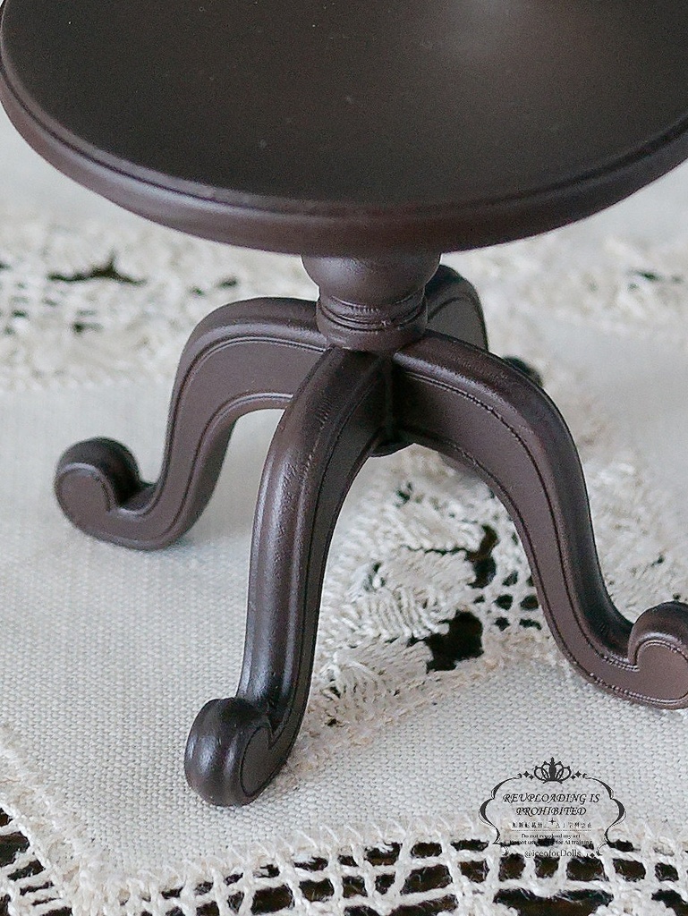 ◆受注生産◆ドール家具 アンティーク調丸テーブル/ハンドメイド品