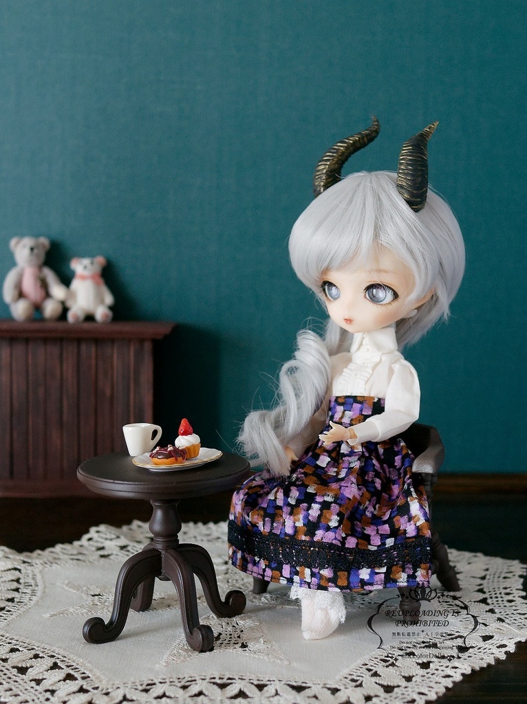 ◆受注生産◆ドール家具 アンティーク調丸テーブル/ハンドメイド品