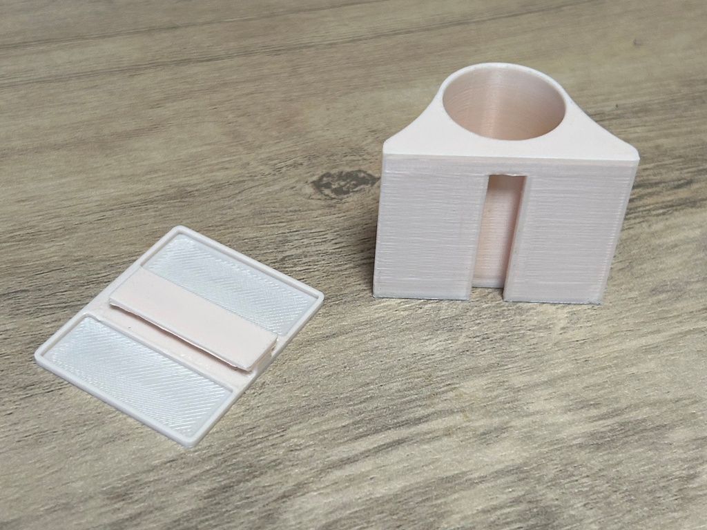 ホッチキスで壁に取り付ける印鑑ホルダー