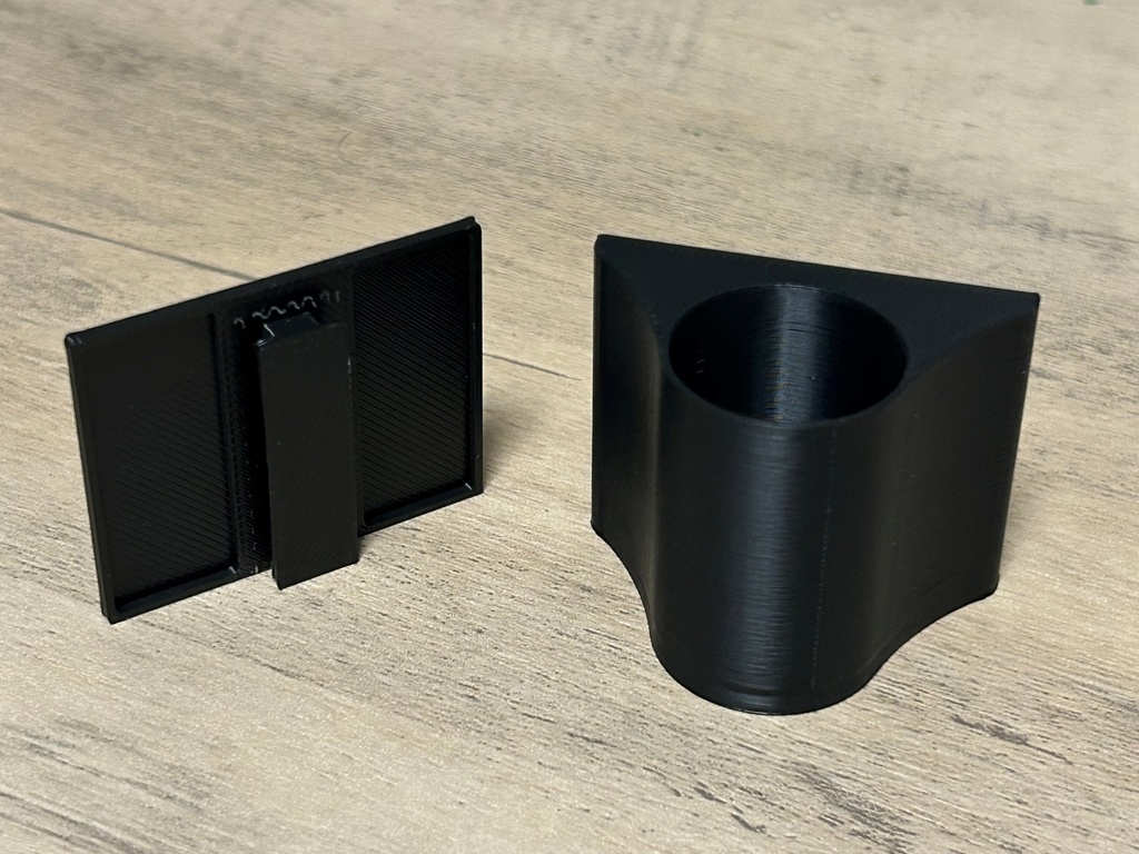 ホッチキスで壁に取り付ける印鑑ホルダー