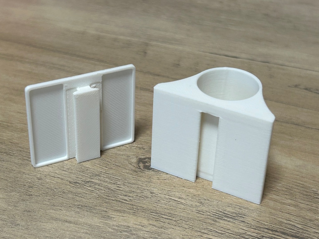 ホッチキスで壁に取り付ける印鑑ホルダー